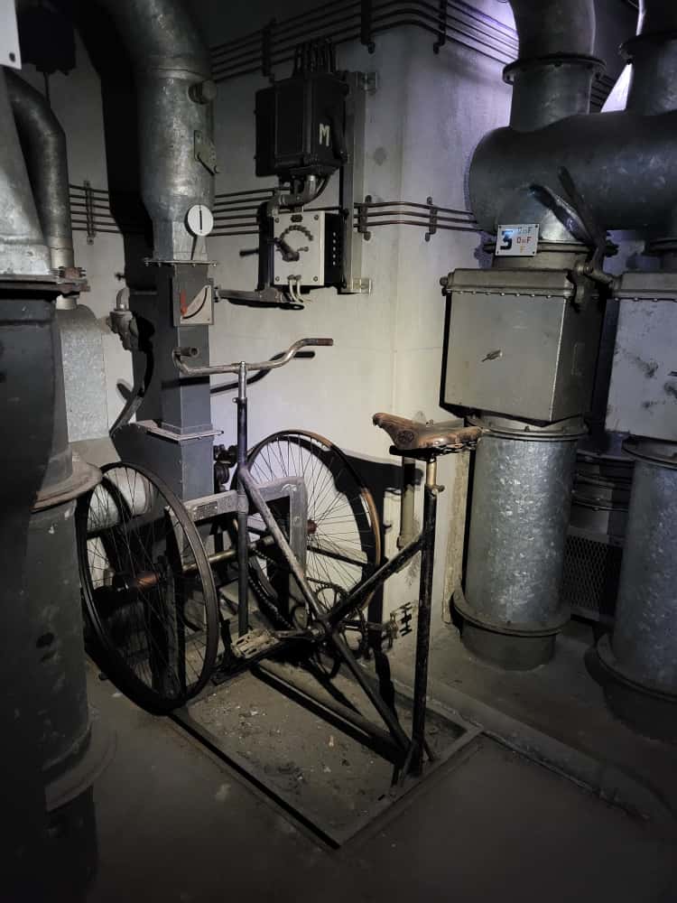 velo dans bunker abri de defense passive